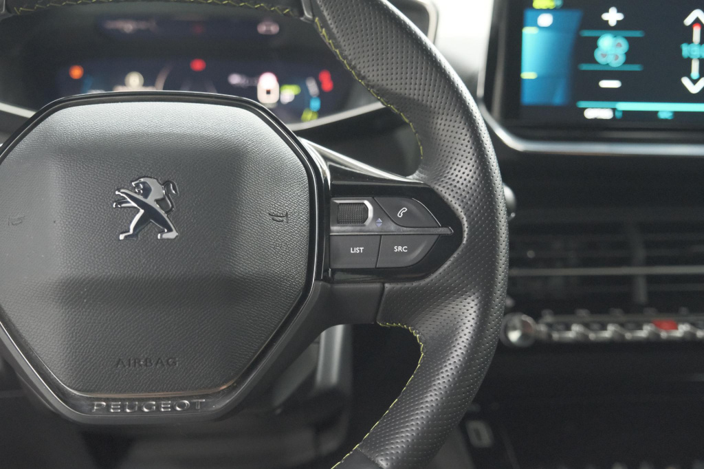 Peugeot E-2008