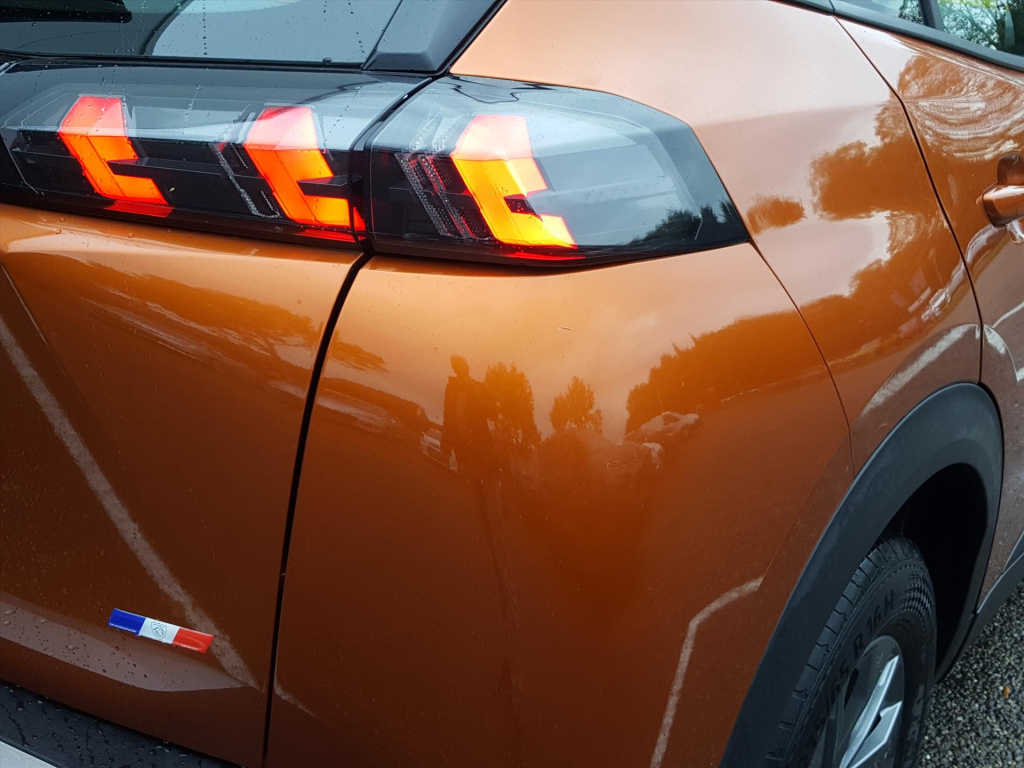 Peugeot E-2008