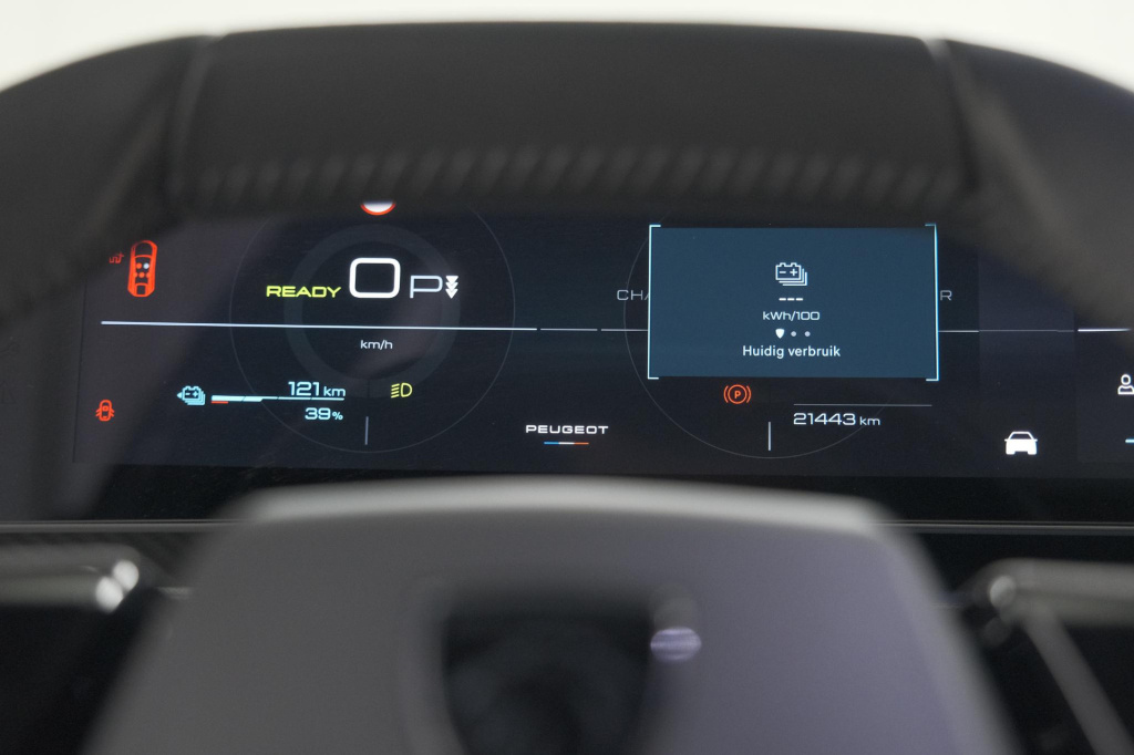 Peugeot E-3008