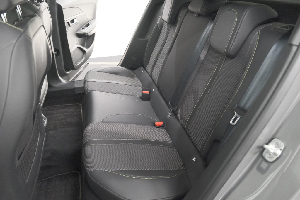 Peugeot E-2008