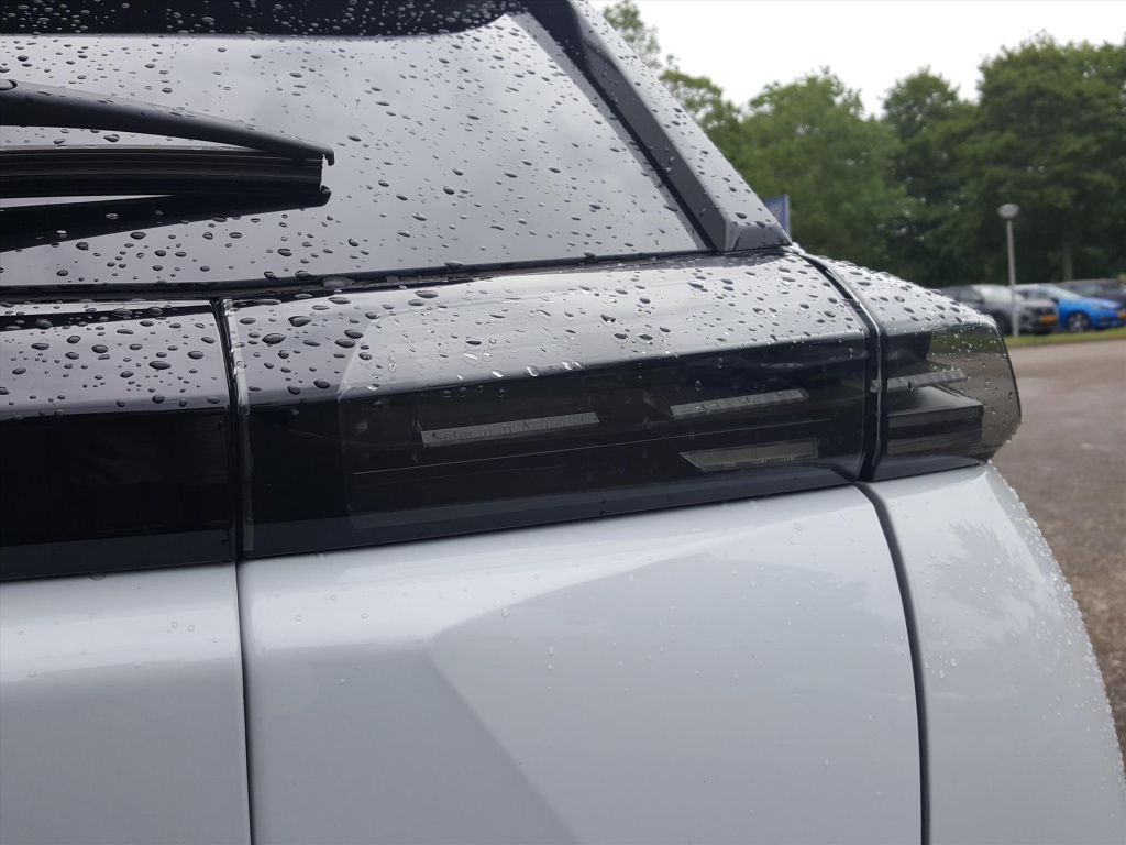 Peugeot E-2008