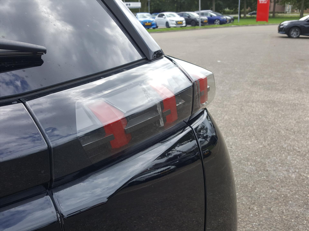 Peugeot E-2008