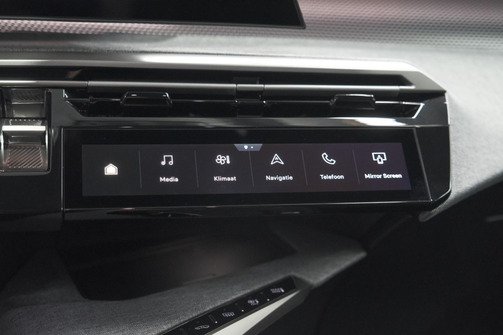 Peugeot E-3008