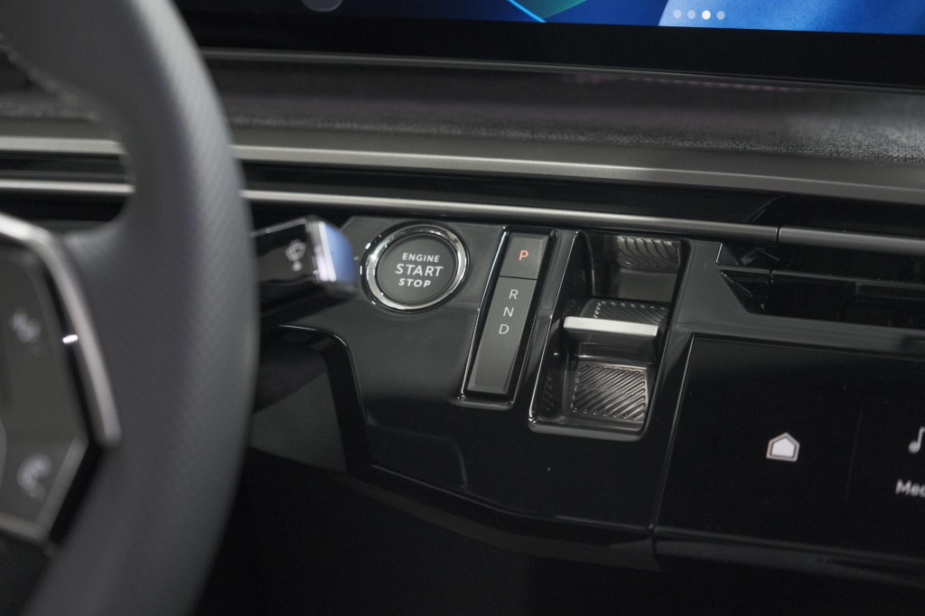 Peugeot E-3008