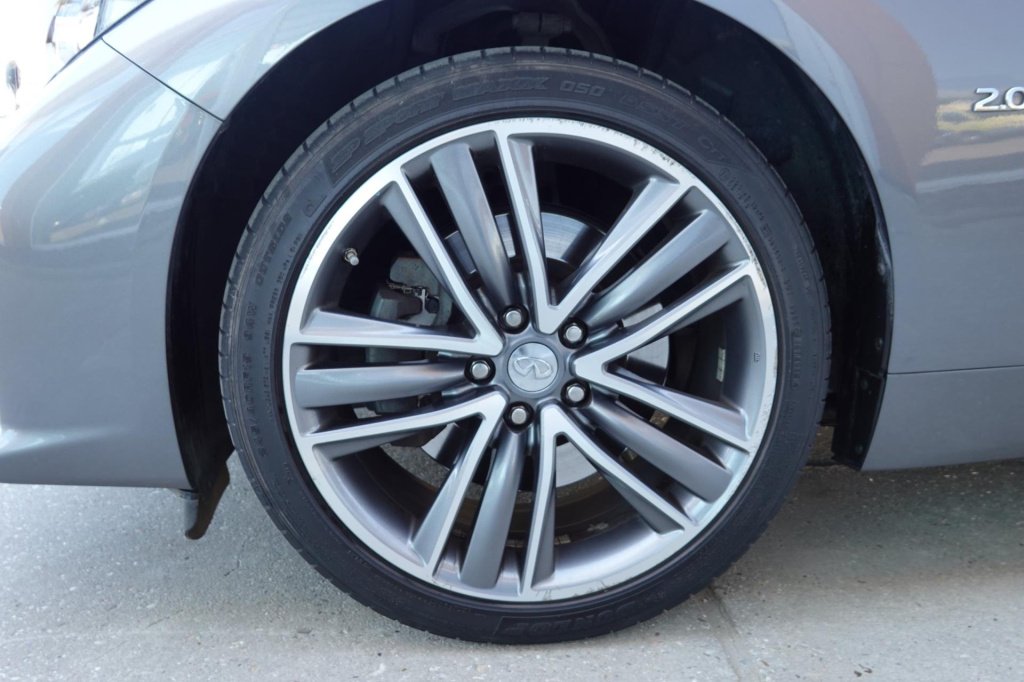 Infiniti Q