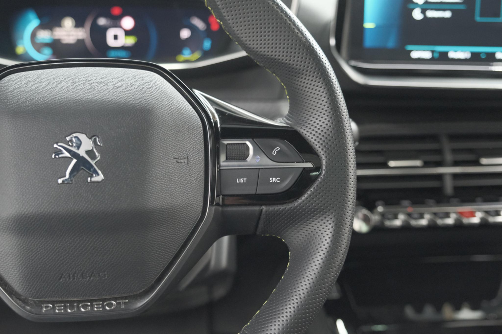 Peugeot E-2008