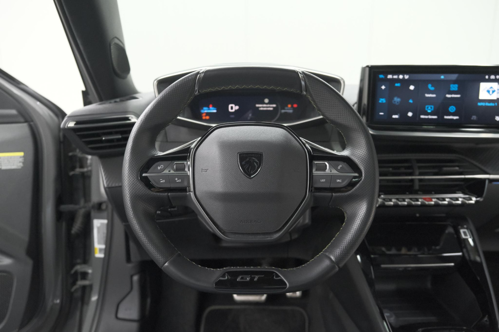 Peugeot E-2008