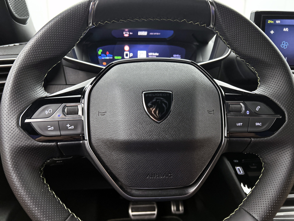 Peugeot E-2008