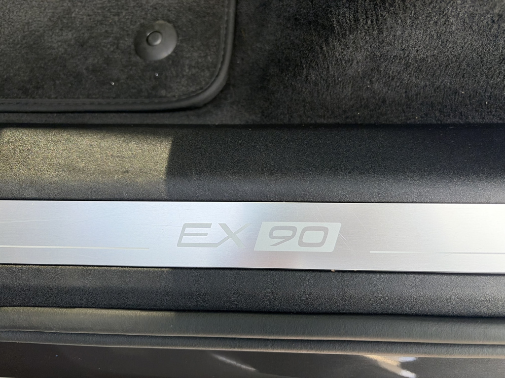 Volvo Ex90