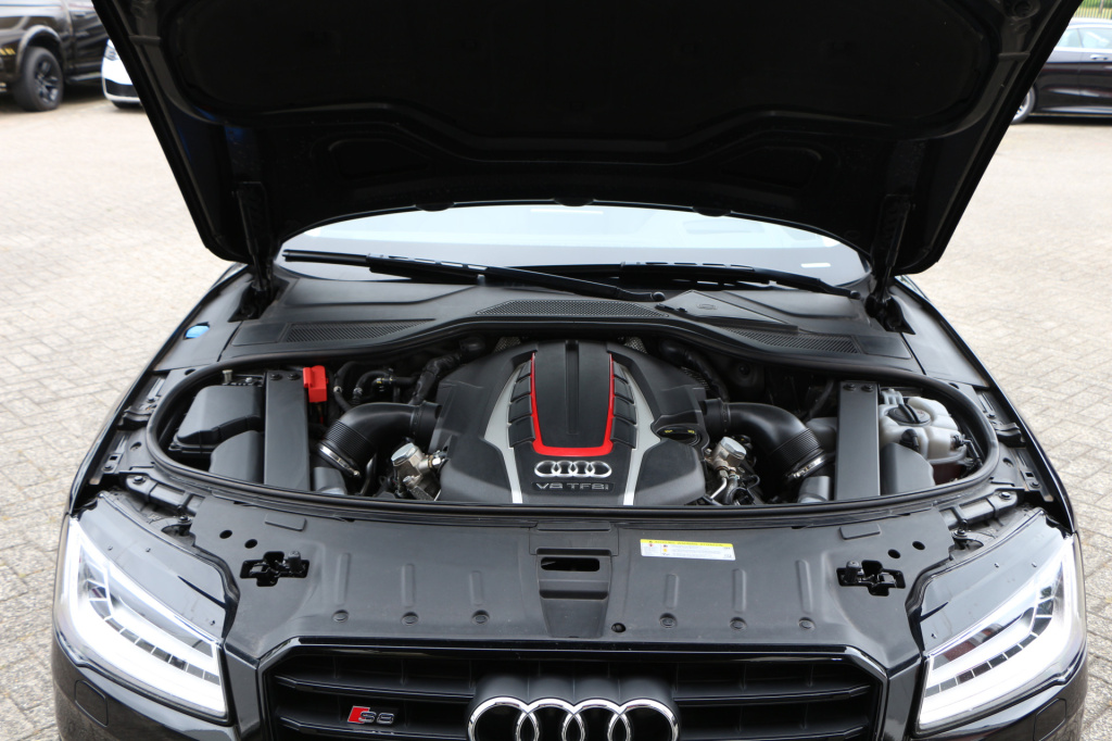 Audi S8