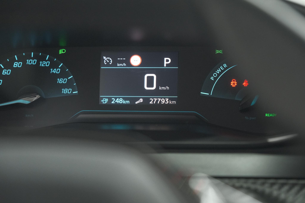Peugeot E-2008