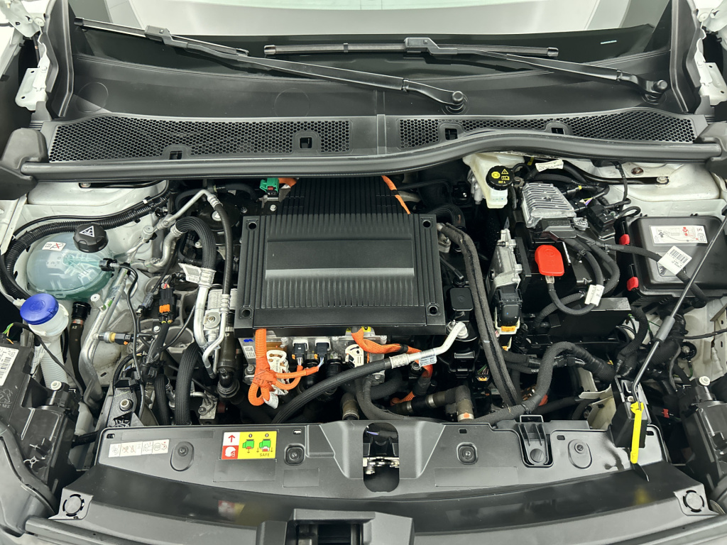 Peugeot E-2008