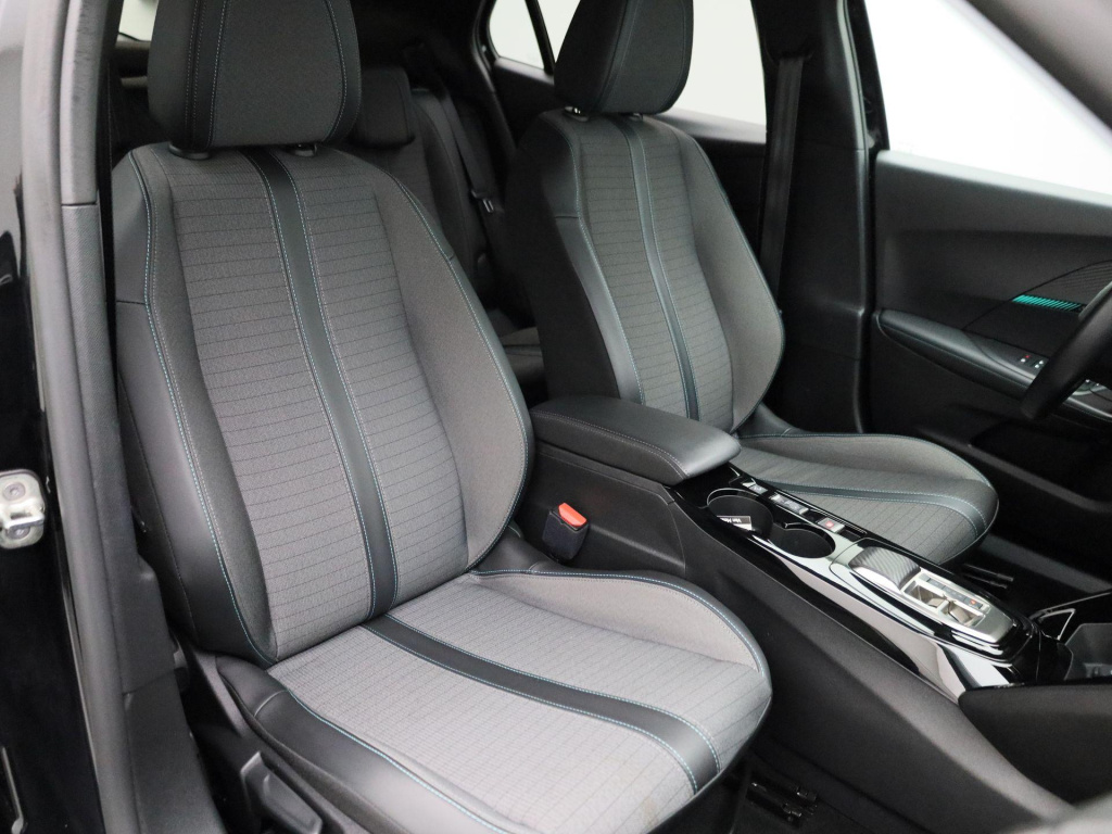 Peugeot E-2008