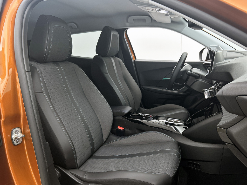 Peugeot E-2008