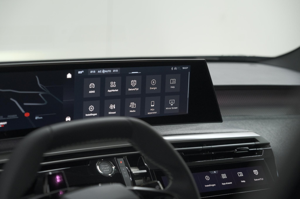 Peugeot E-3008
