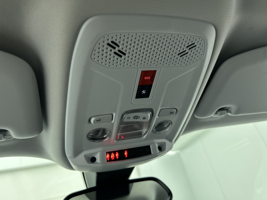 Peugeot E-2008