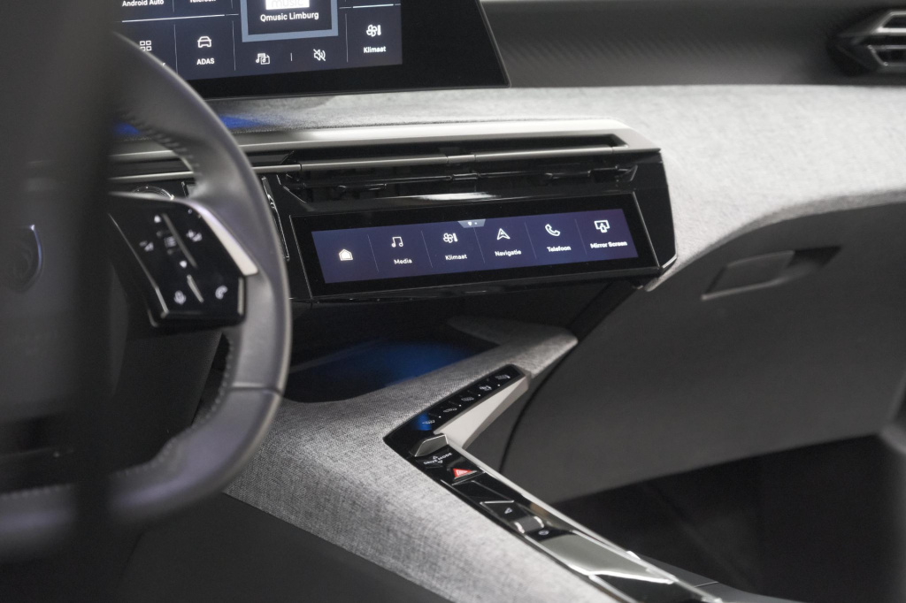 Peugeot E-3008