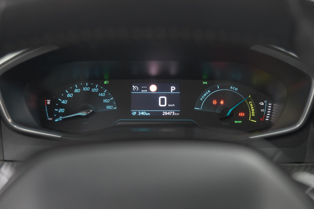 Peugeot E-2008