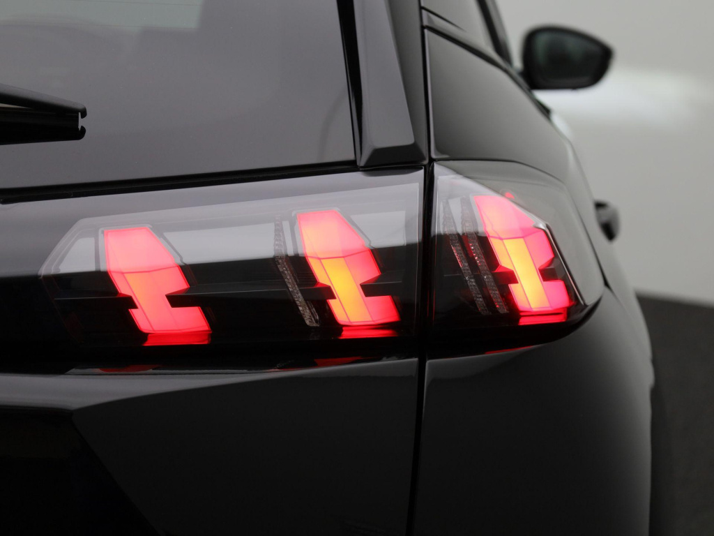 Peugeot E-2008