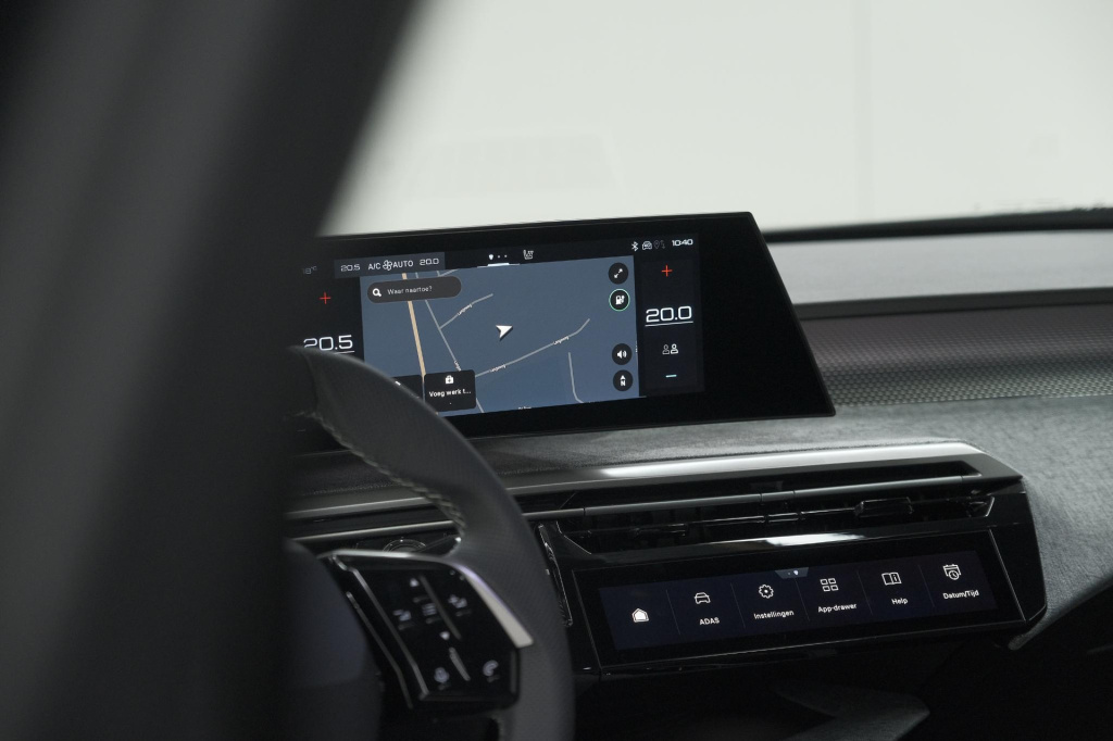Peugeot E-3008