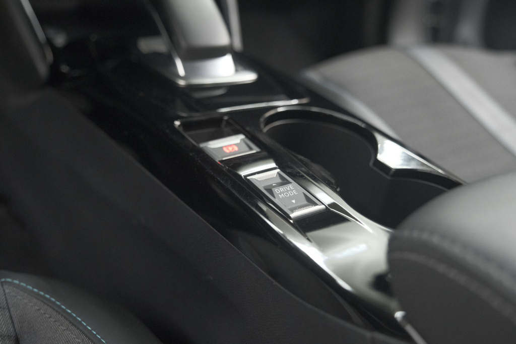 Peugeot E-2008