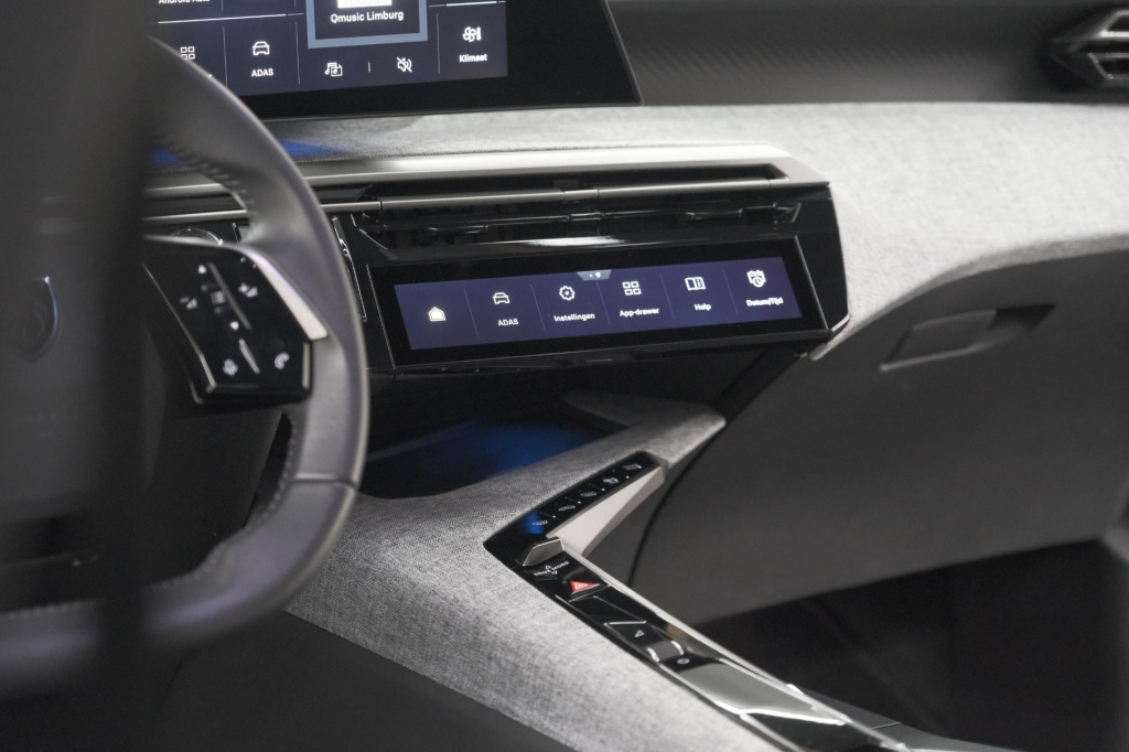 Peugeot E-3008