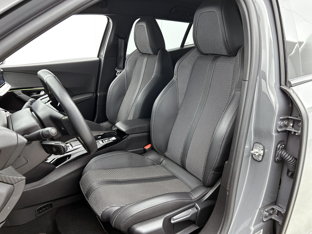 Peugeot E-2008