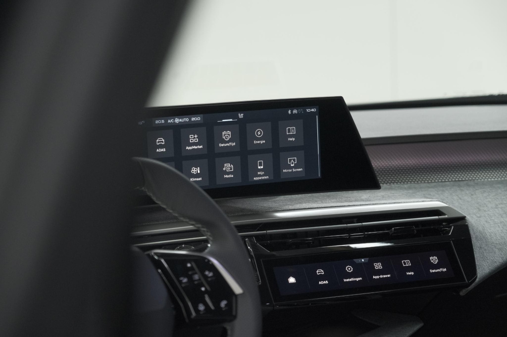 Peugeot E-3008