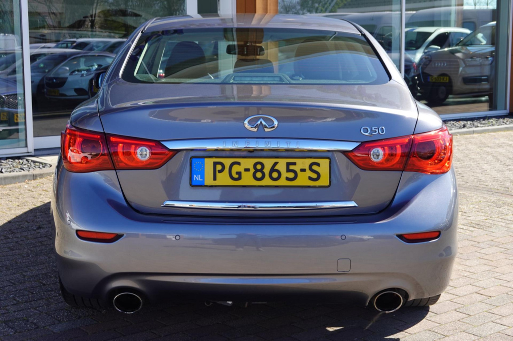 Infiniti Q