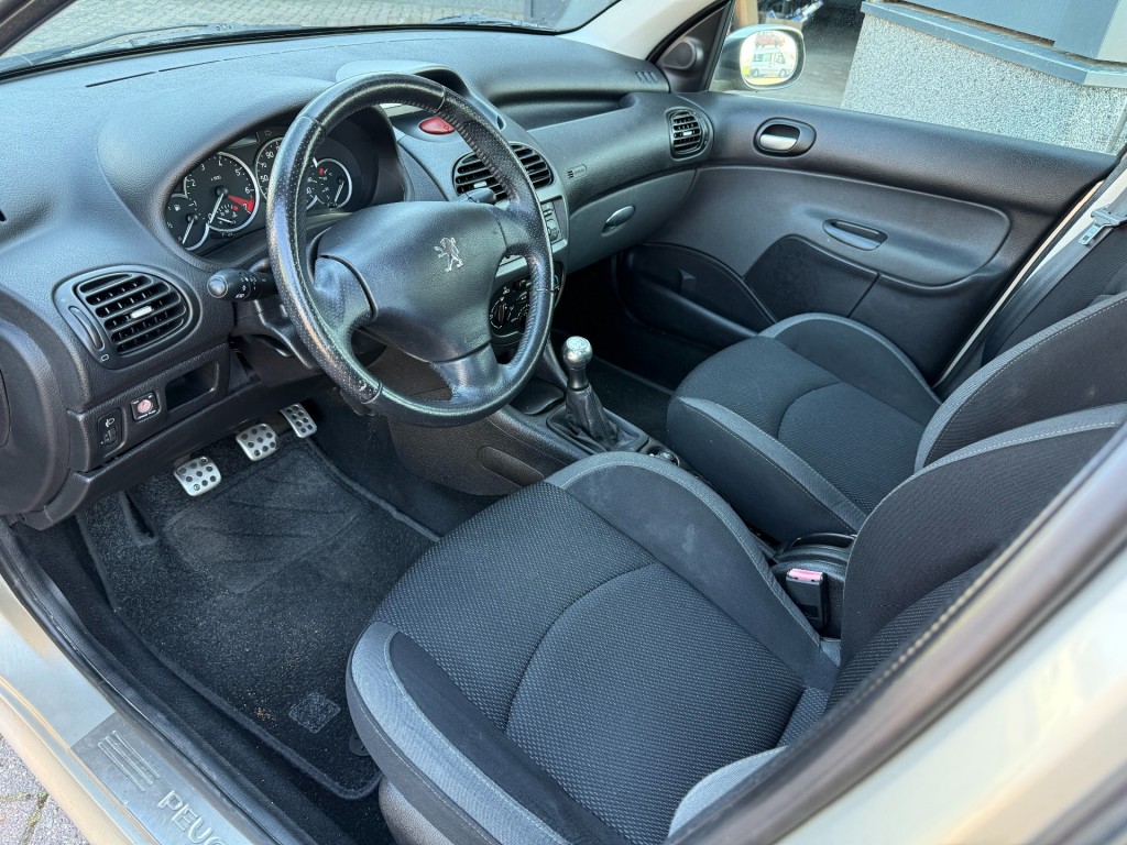 Peugeot 206