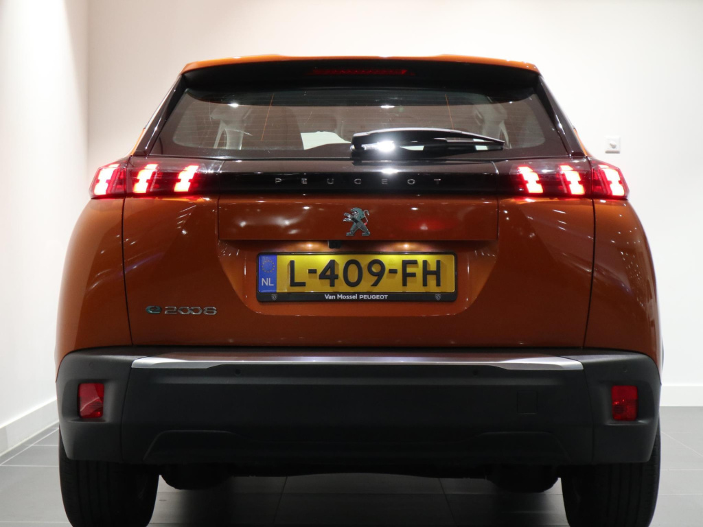 Peugeot E-2008