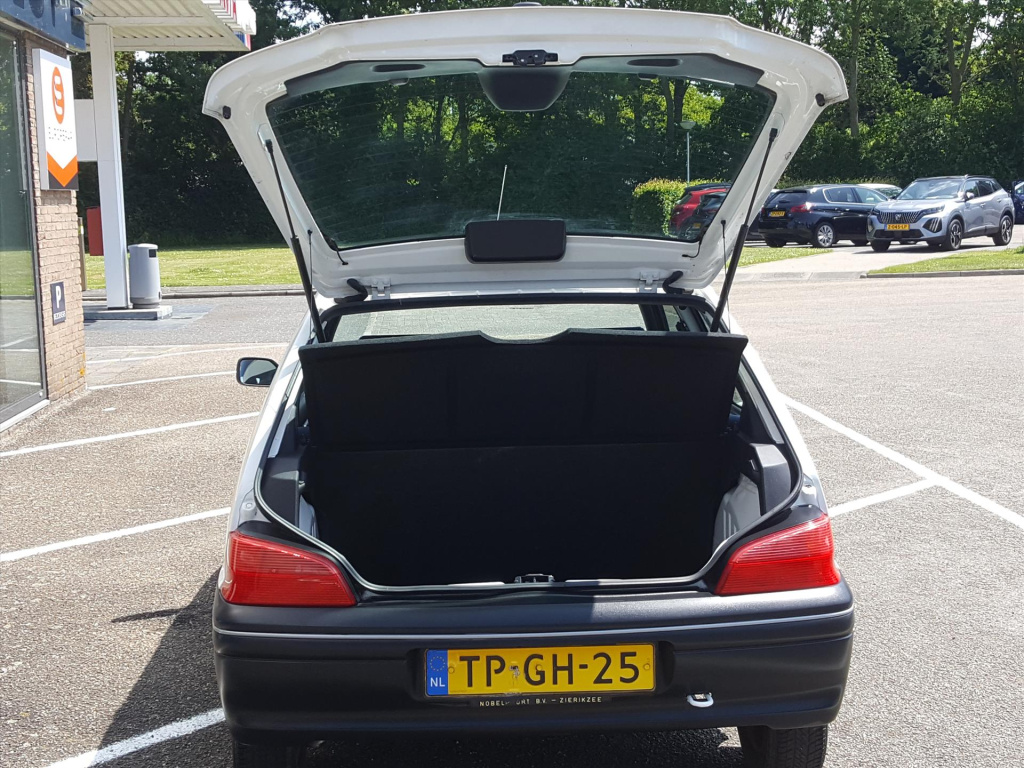 Peugeot 106