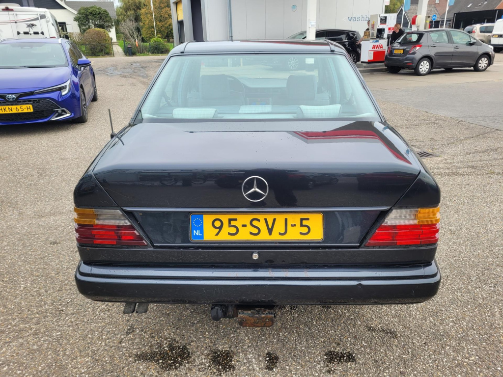 Mercedes-Benz 200