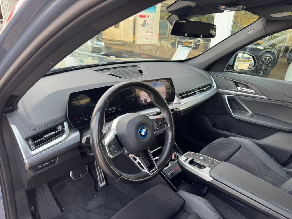 BMW Ix1