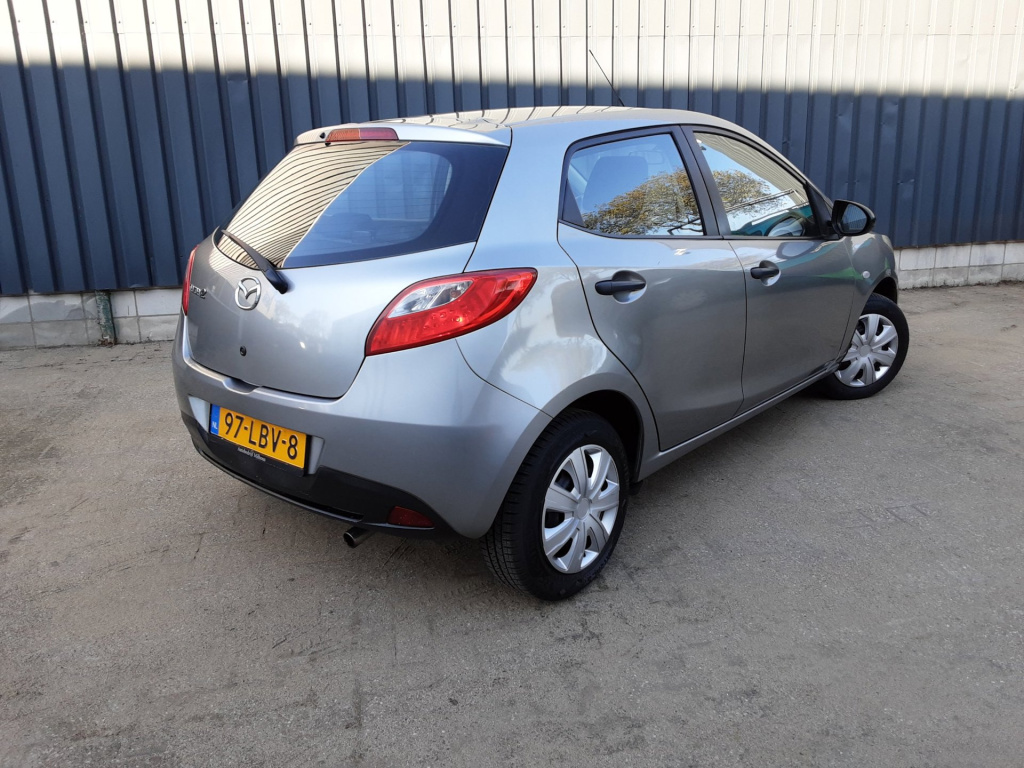 Mazda 2