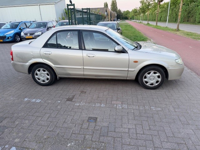 Mazda 323