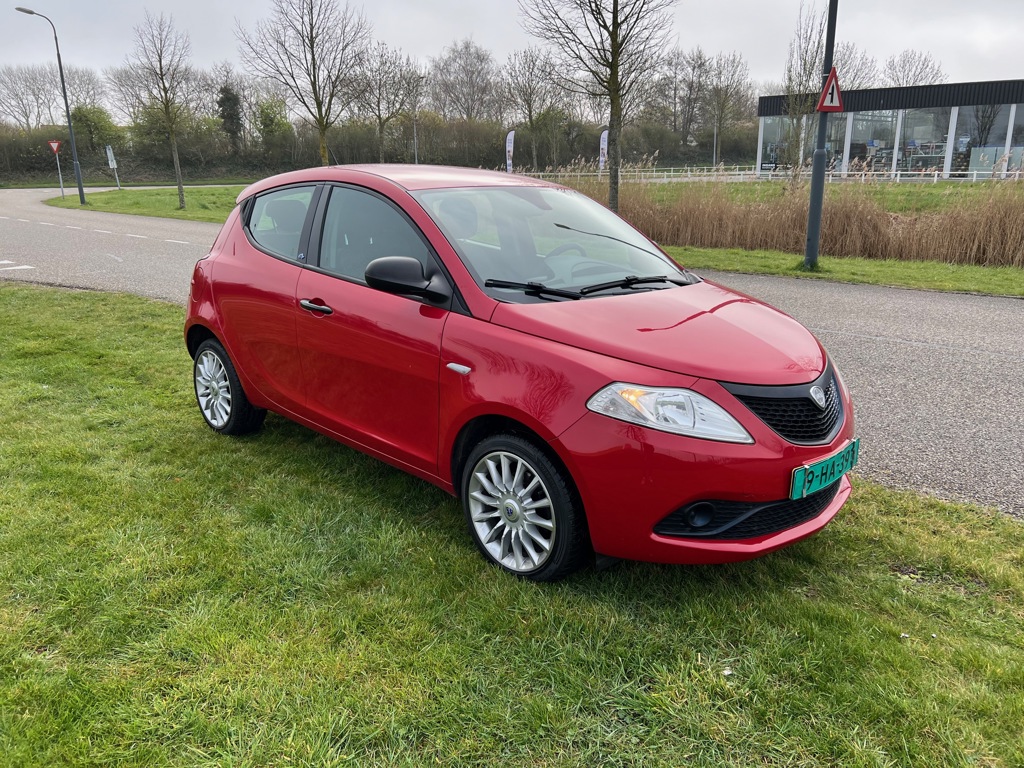 Lancia Y(psilon)