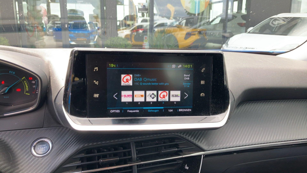 Peugeot E-2008