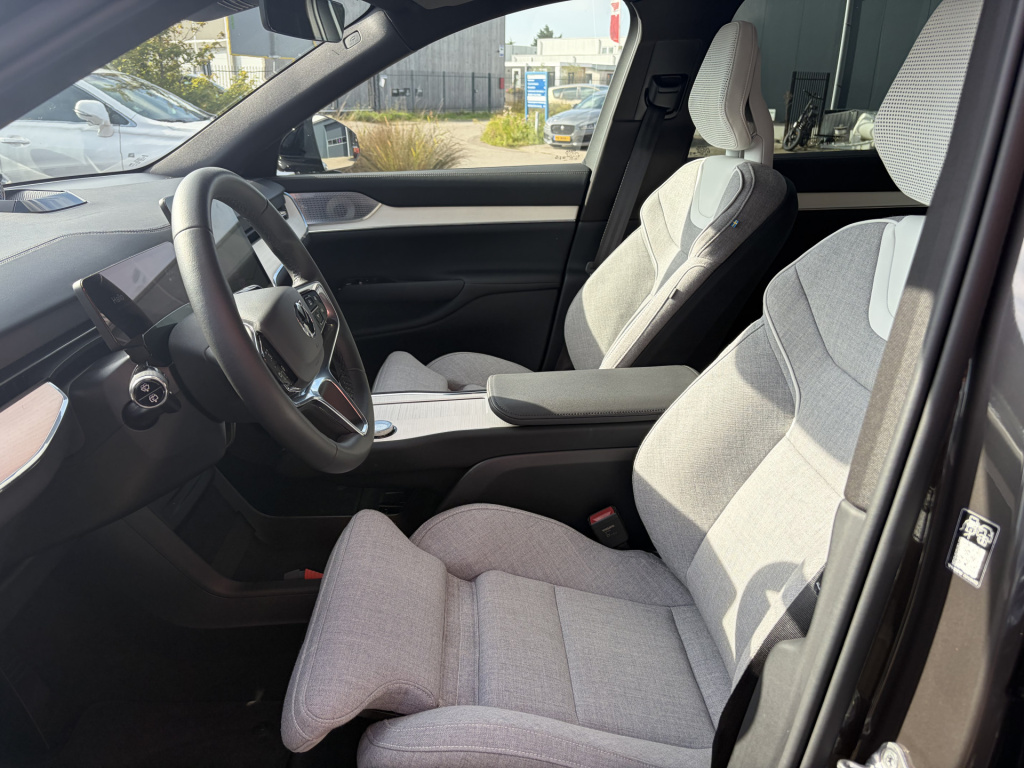 Volvo Ex90