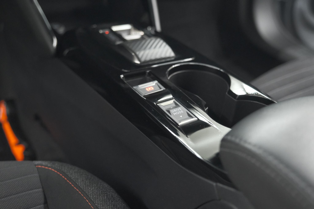 Peugeot E-2008