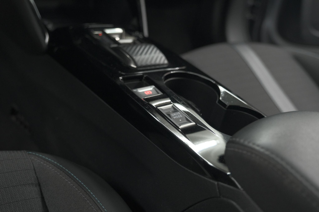 Peugeot E-2008