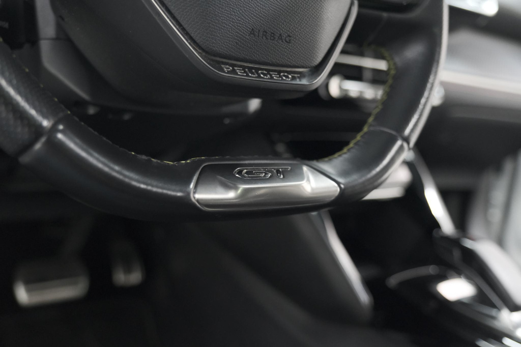 Peugeot E-2008