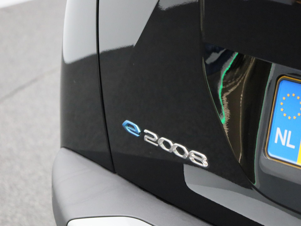 Peugeot E-2008
