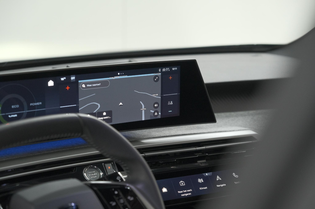 Peugeot E-3008