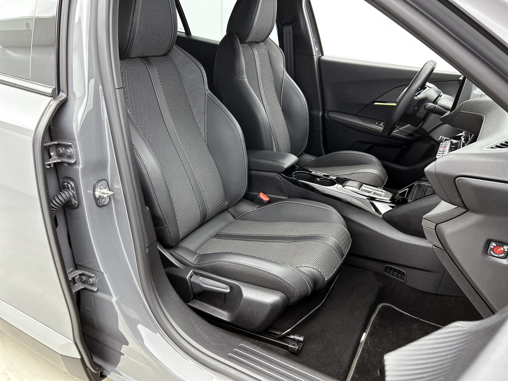 Peugeot E-2008