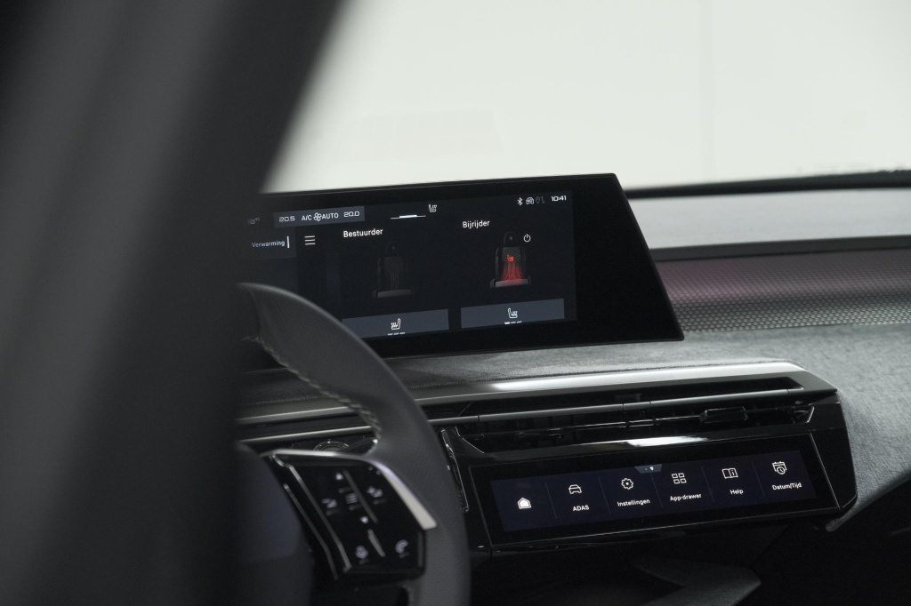 Peugeot E-3008