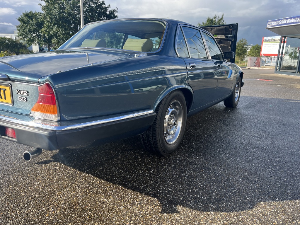 Jaguar Xj