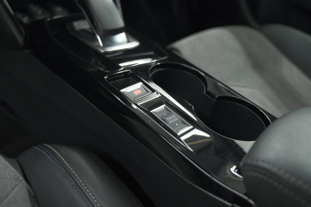 Peugeot E-2008