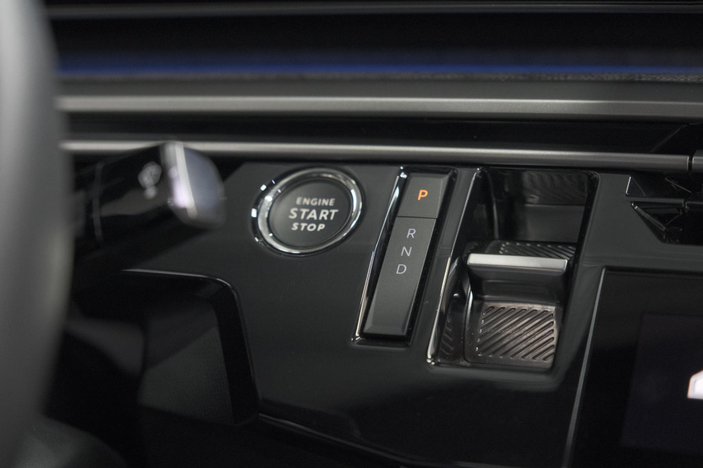 Peugeot E-3008