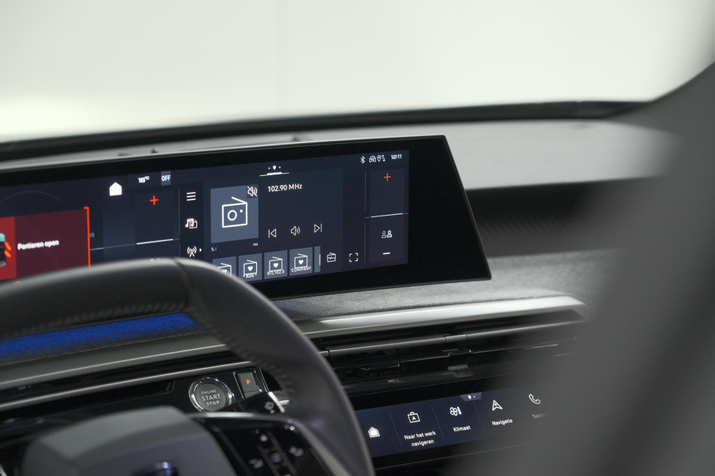 Peugeot E-3008